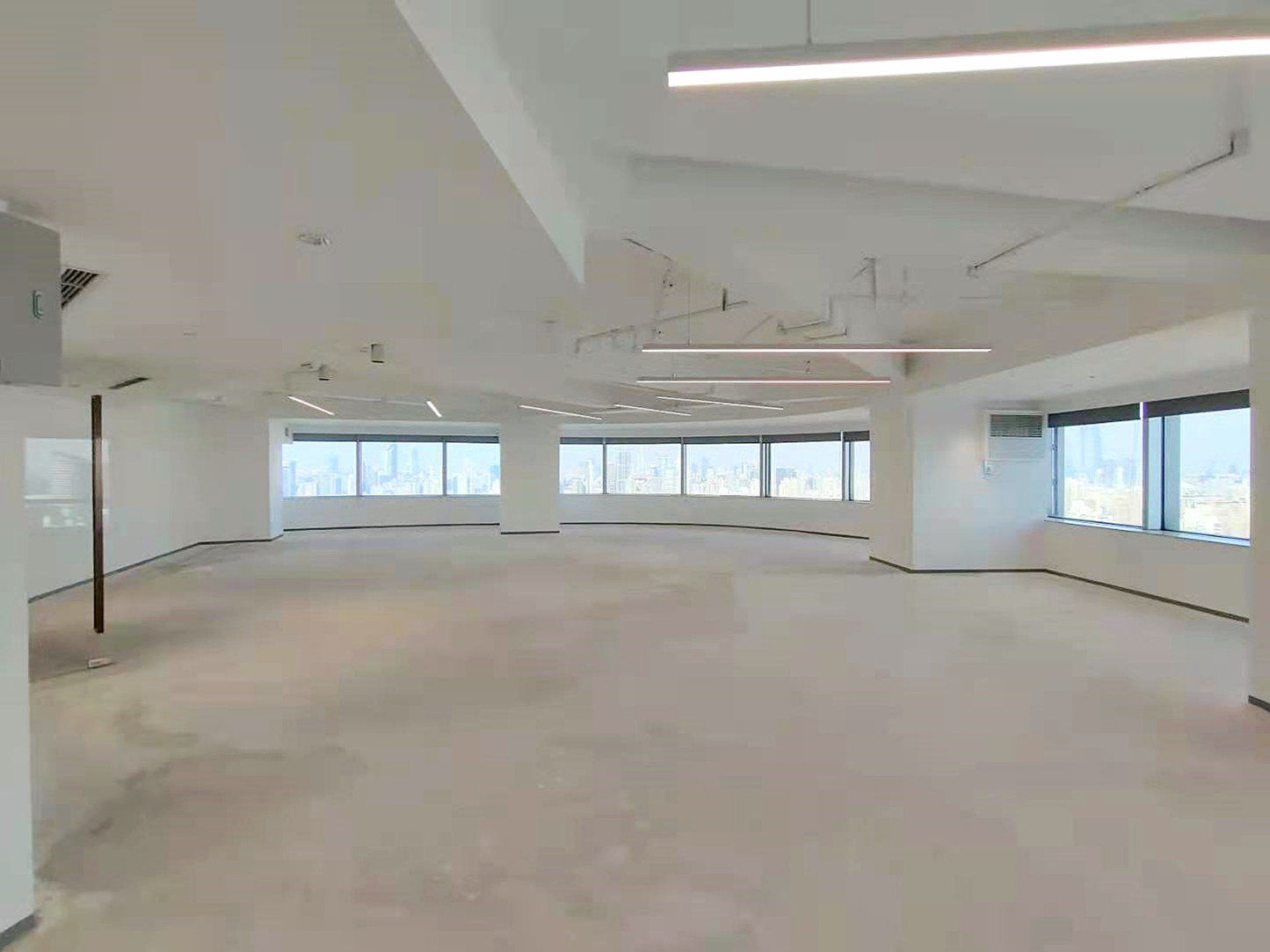 中港汇黄浦长城金融大厦　高区朝南　精装全配　独立空调带上下水