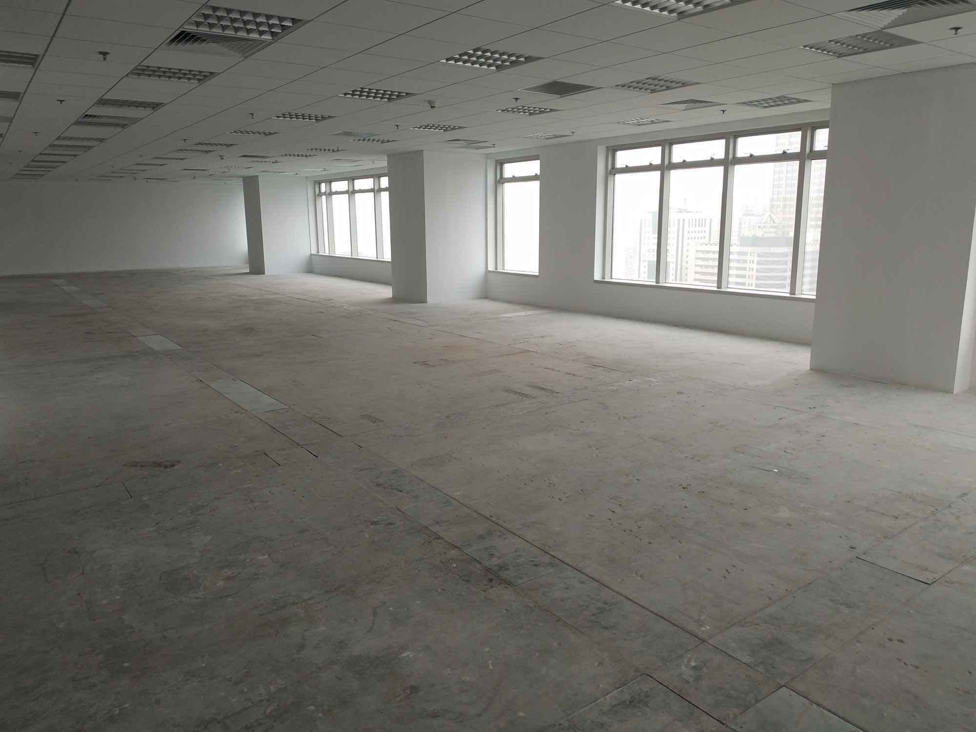 力宝广场力宝广场328平，精装修带家具，淮海路，黄陂南路送免租