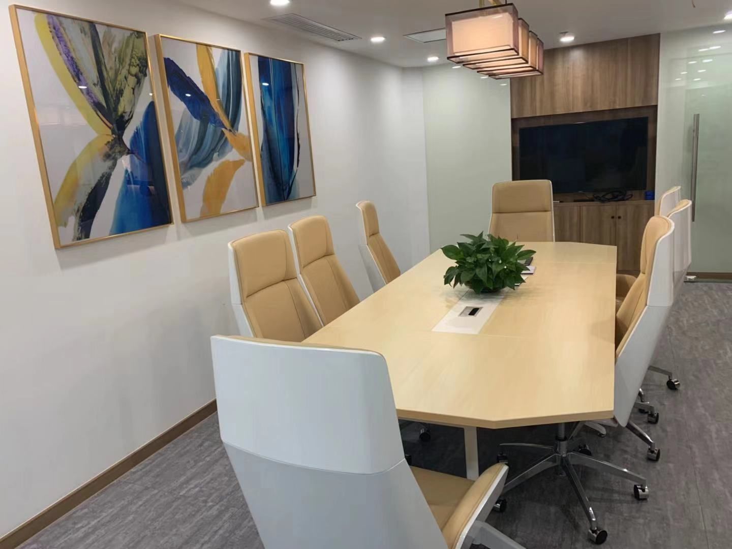 香港广场近1号线黄陂南路　黄浦区新天地香港广场