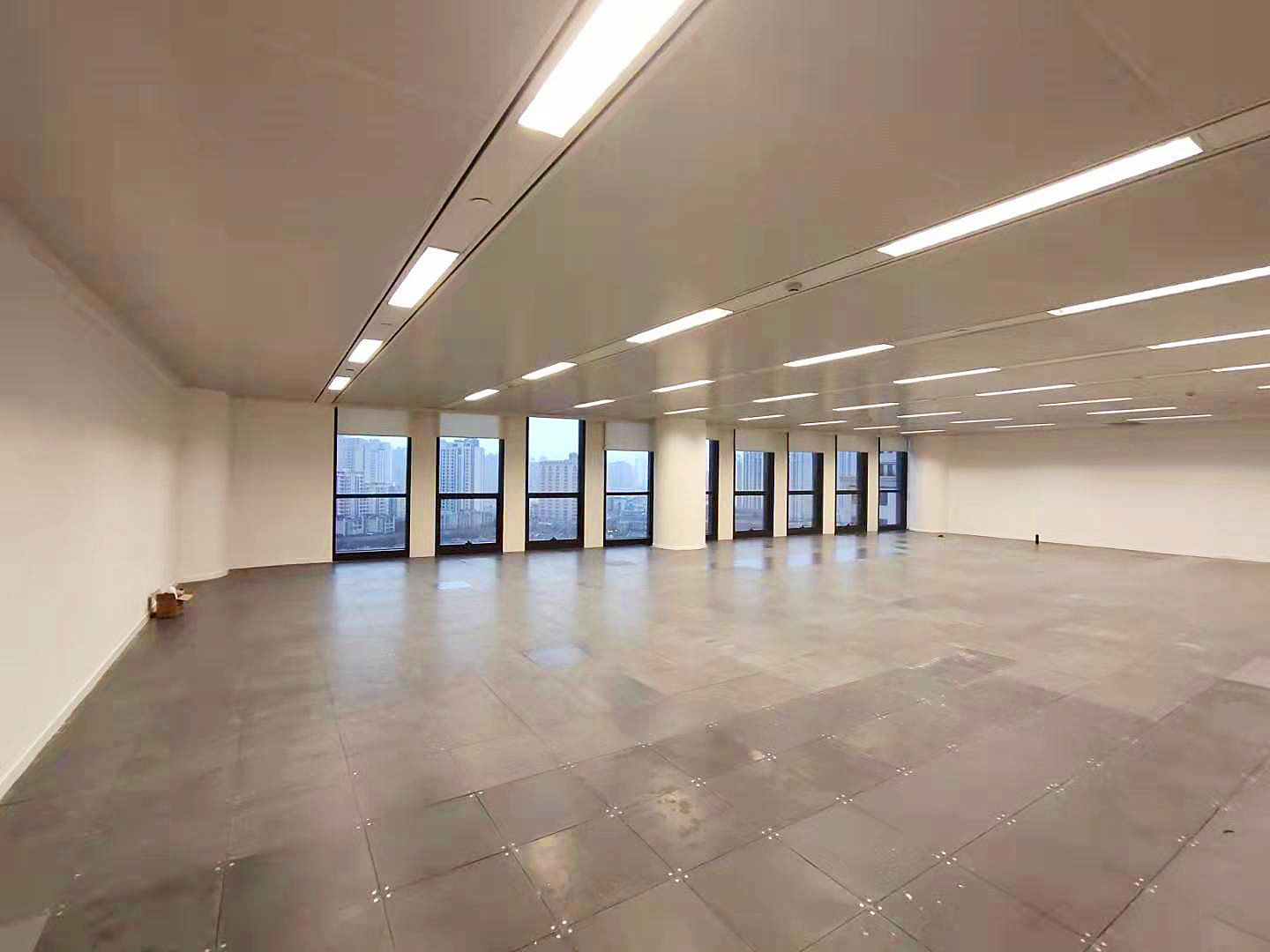 城汇大厦黄浦复兴公园城汇大厦，房型方正，双面采光