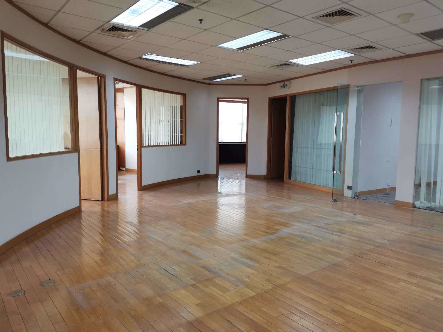 二百永新大厦淮海路商圈二百永新大厦370平精装修拎包办公