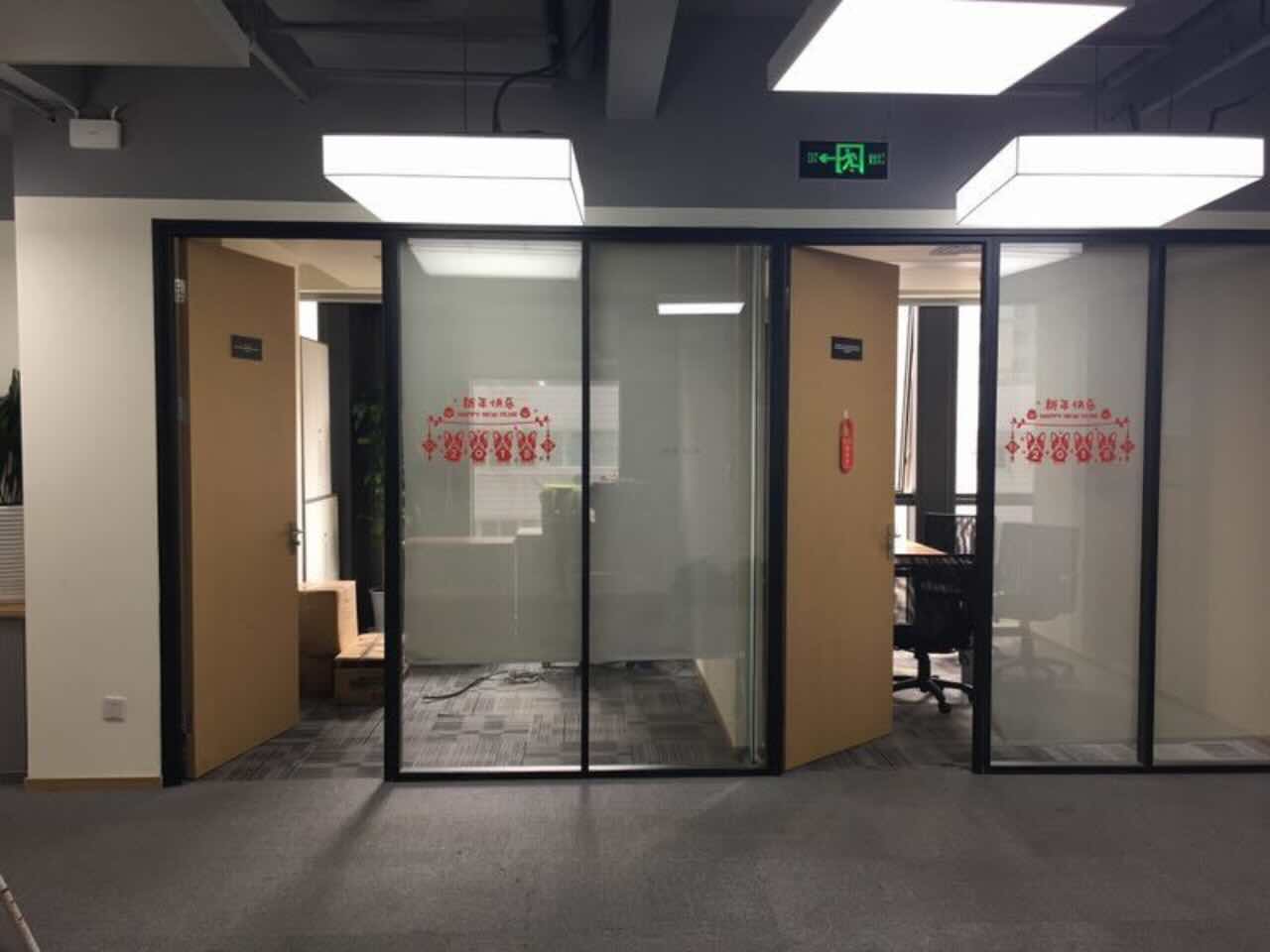 SOHO复兴广场业主直租SOHO复兴广场，389平精装修带家具，直接拎包办公