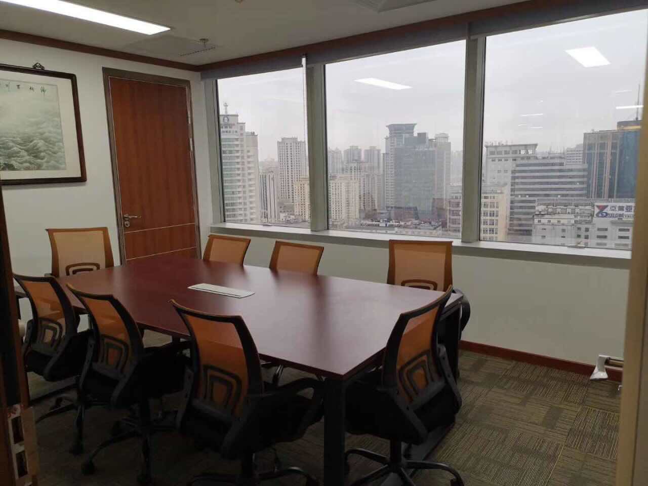 港陆广场人民广场商圈　精装修带家具　拎包入住