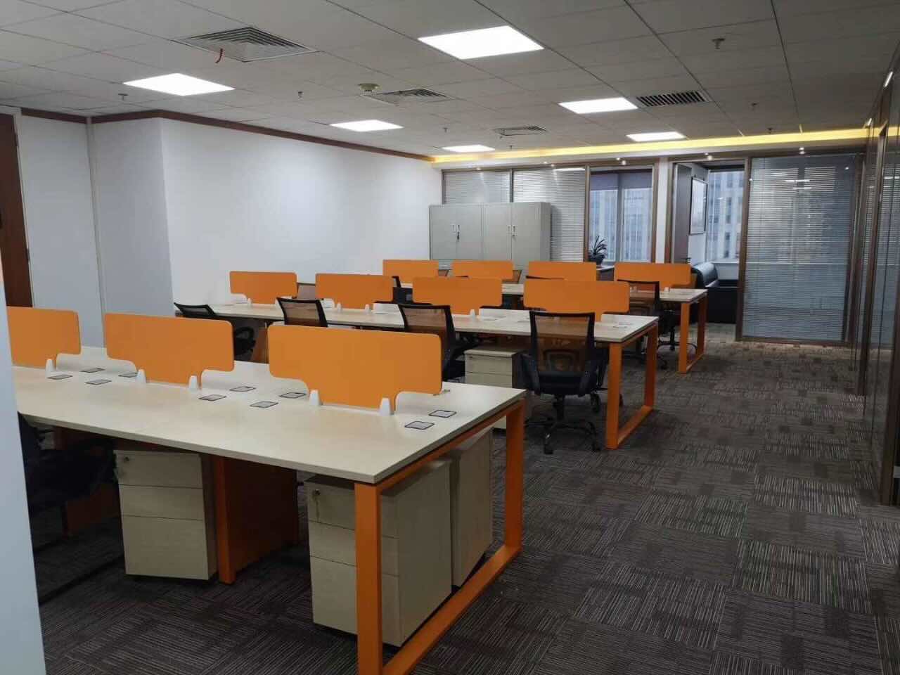 港陆广场人民广场商圈　精装修带家具　拎包入住
