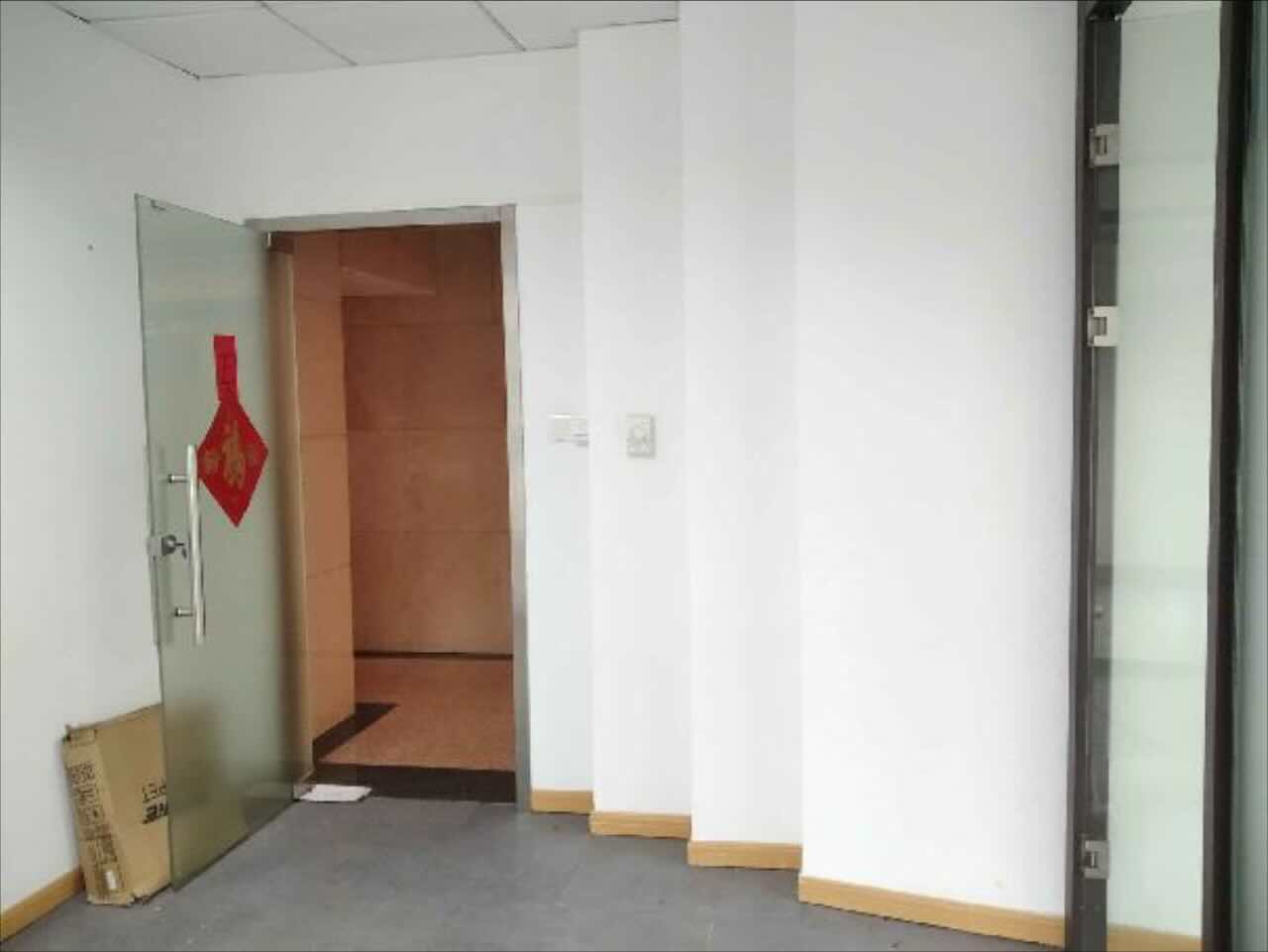 新一百大厦人民广场，81平户型方正，落地窗，标准交付