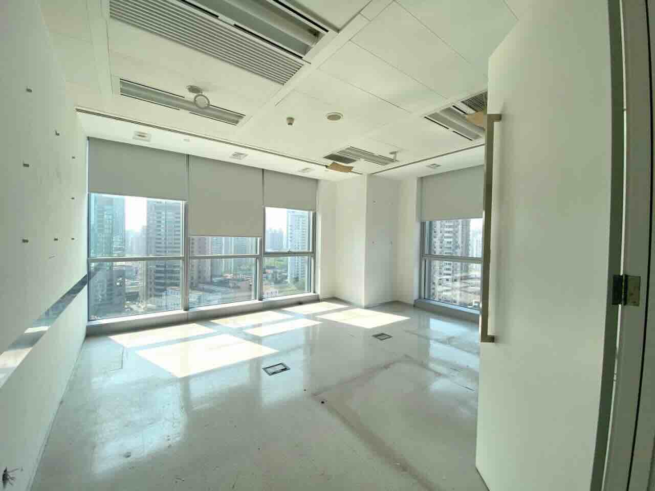 廖创兴金融中心人民广场希缺整层，带装修，有部分家具，绿地全景