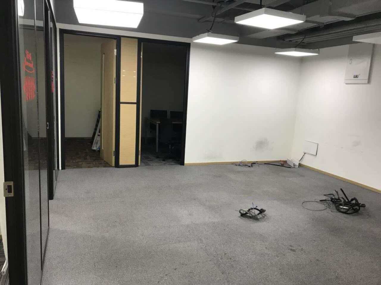 SOHO复兴广场业主直租SOHO复兴广场，389平精装修带家具，直接拎包办公