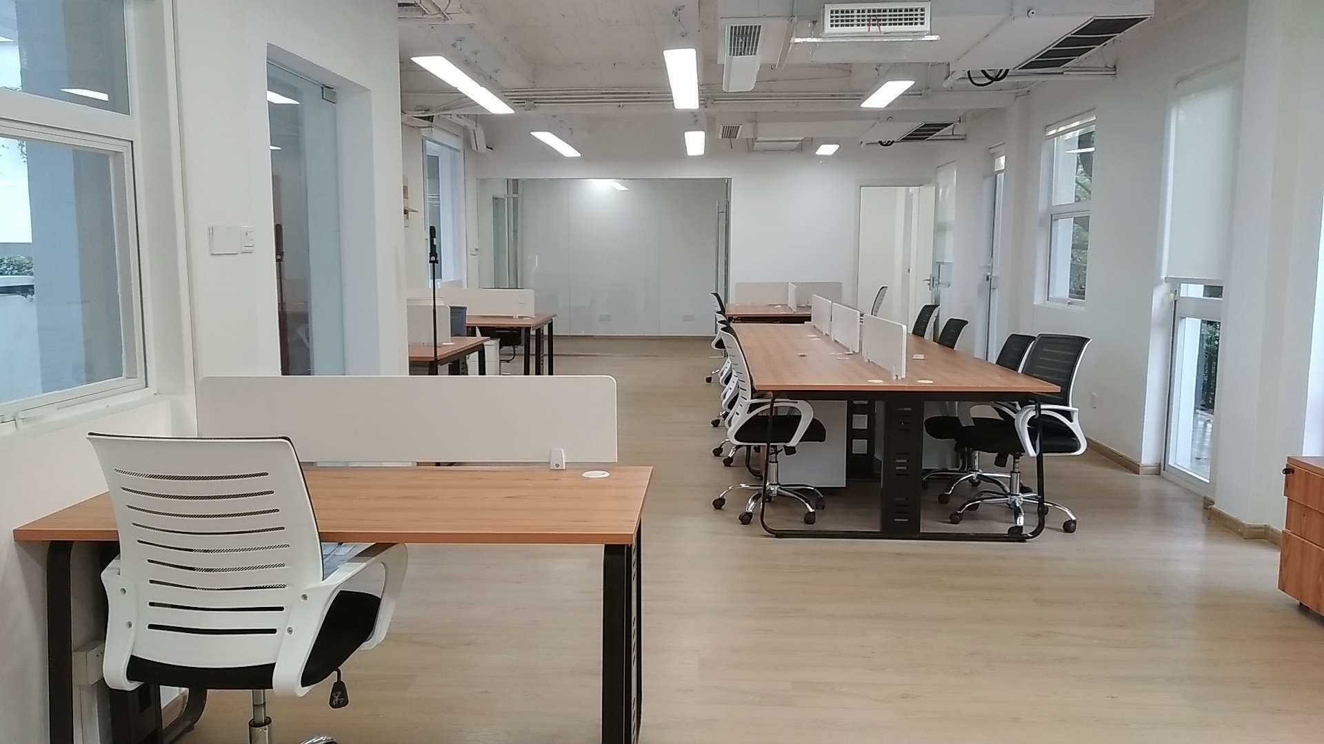 印研工坊174平米办公室出租_4.00元/m²/天