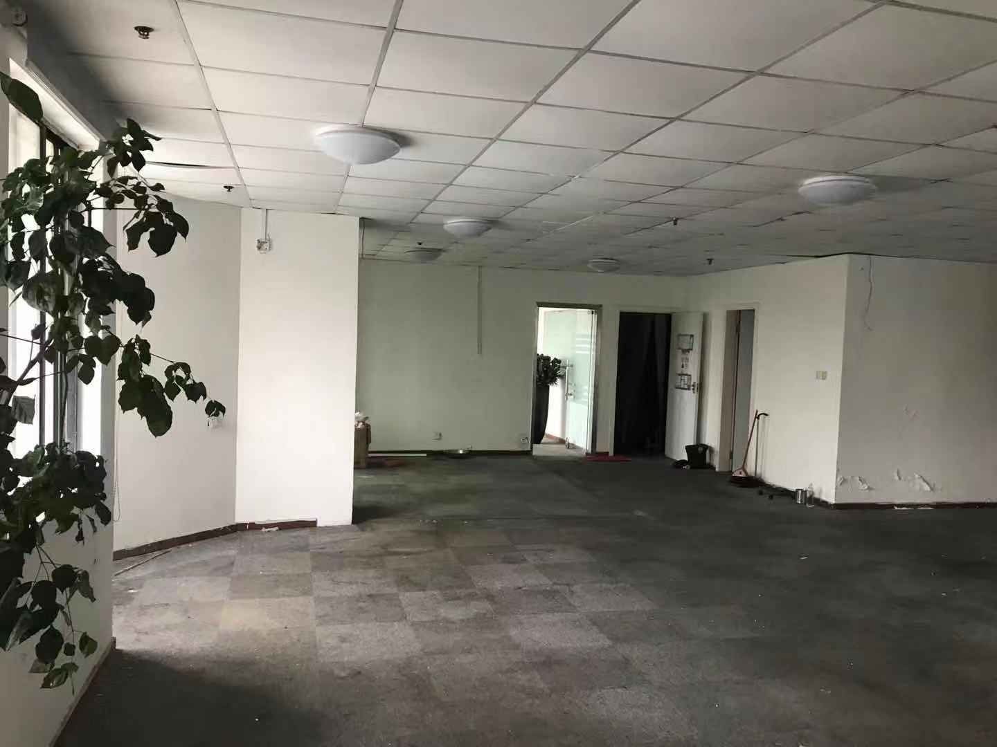 新虹桥捷运大厦177平米办公室出租_2.92元/m²/天