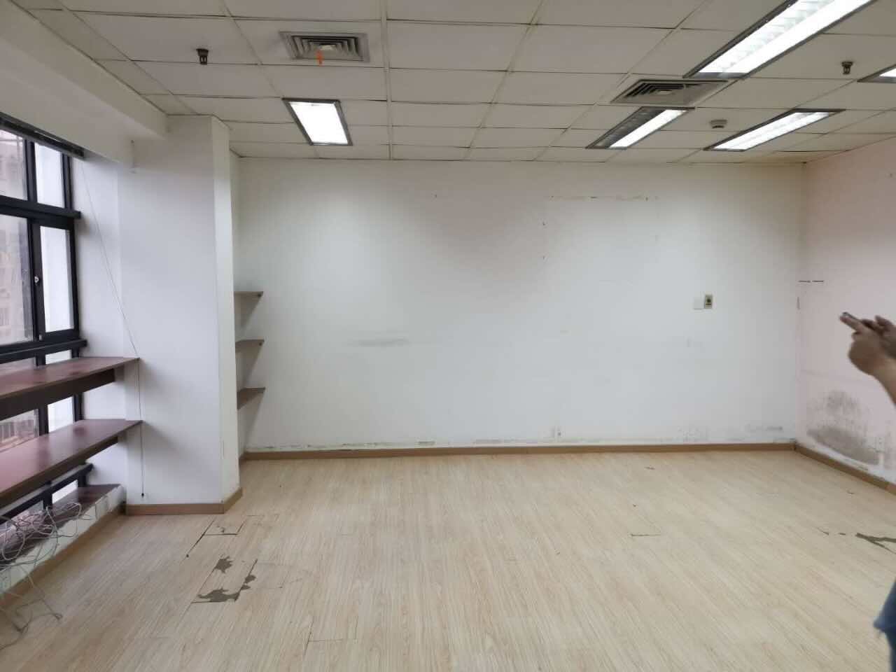申亚金融广场江苏路2.11号线申亚金融广场72平米小面积。