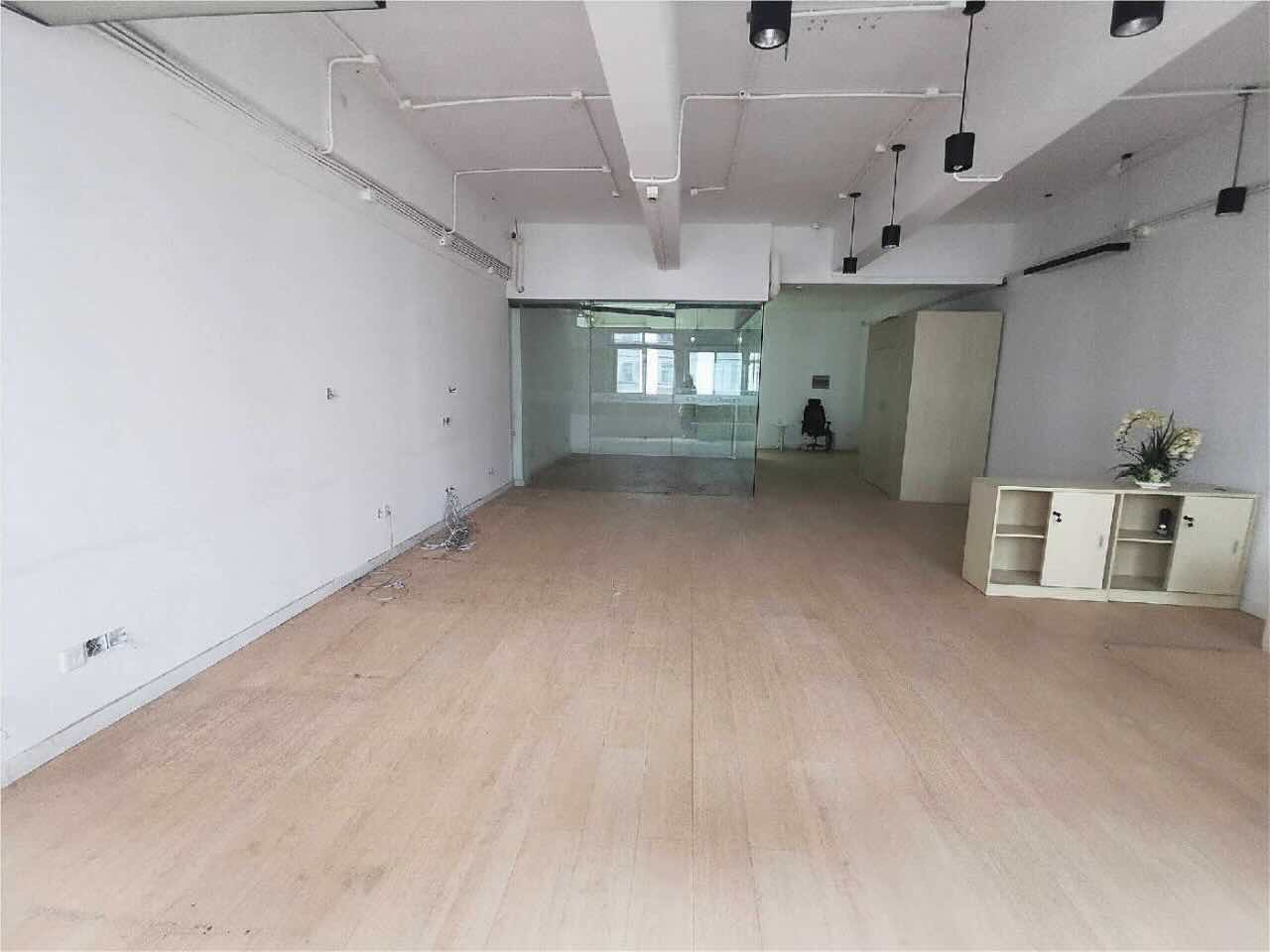 静安盛达商务楼116平米办公室出租_5.50元/m²/天