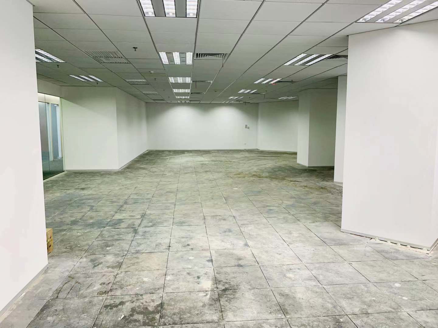 静安柒彩里289平米办公室出租_4.00元/m²/天