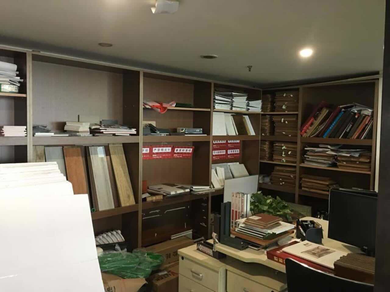 上海商务中心232平米办公室出租_2.50元/m²/天