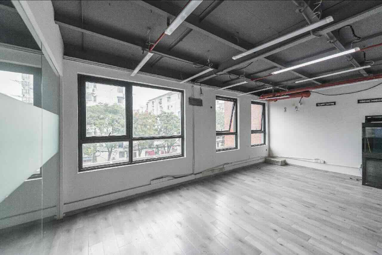 虹口 德必同心运动LOFT 199平米 精装修