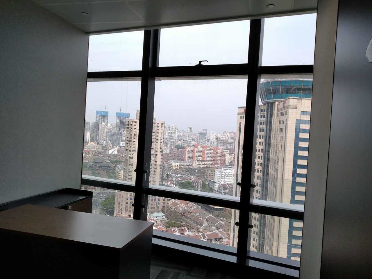浦江国际金融广场一线江景，精装全配，地铁双轨，出租480平四隔断，可注册