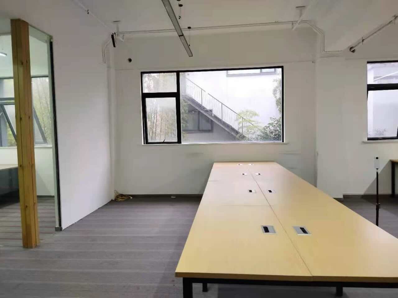 德必同心运动LOFT虹口 德必同心运动LOFT 243平米 中等装修