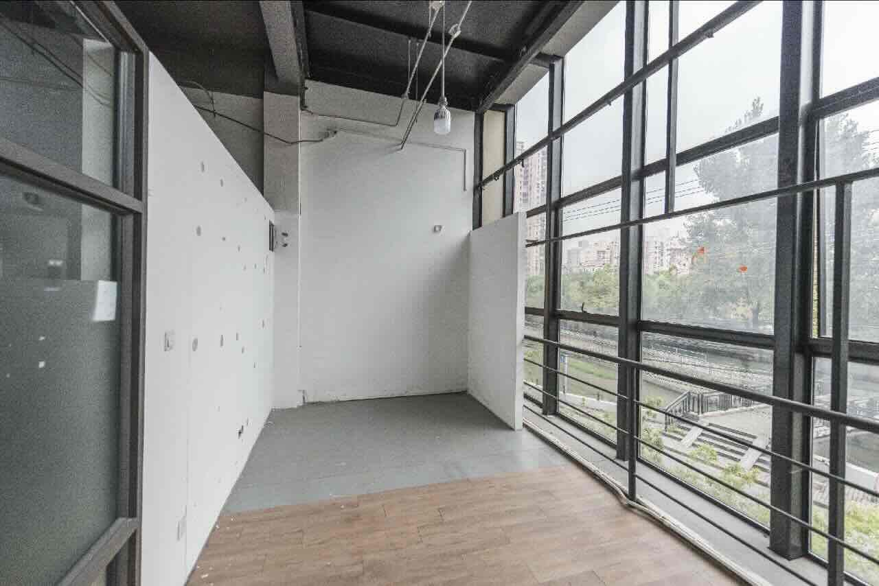 德必运动LOFT一期（创意基地）虹口 德必运动LOFT一期（创意基地） 206平米 中等装修