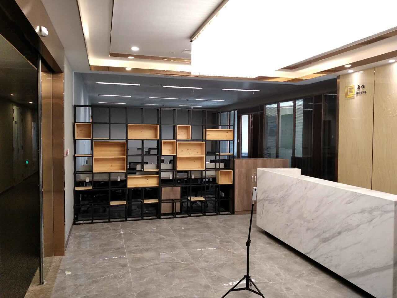 一线江景，精装全配，地铁双轨，出租480平四隔断，可注册