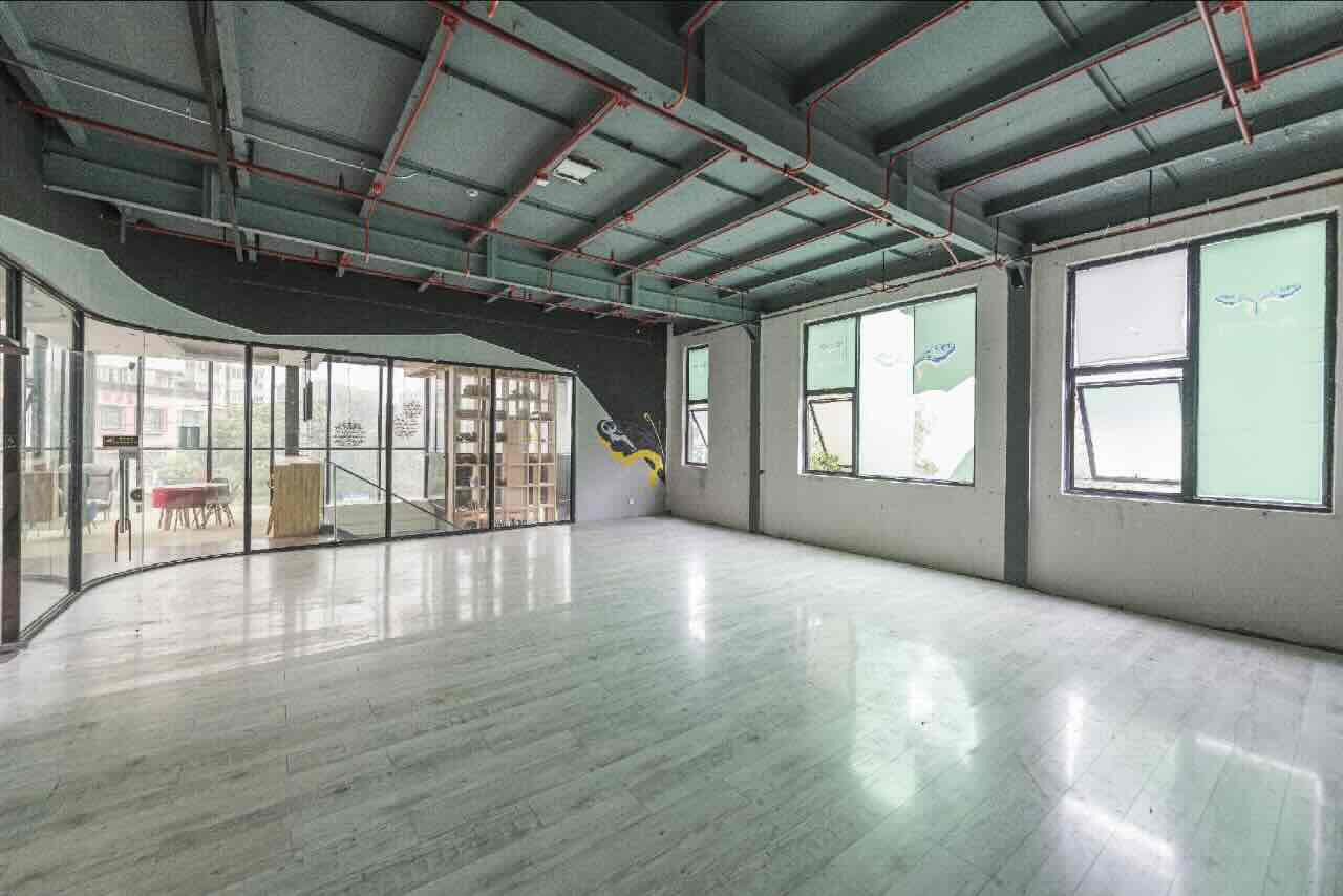 德必同心运动LOFT132平米办公室出租_4.20元/m²/天
