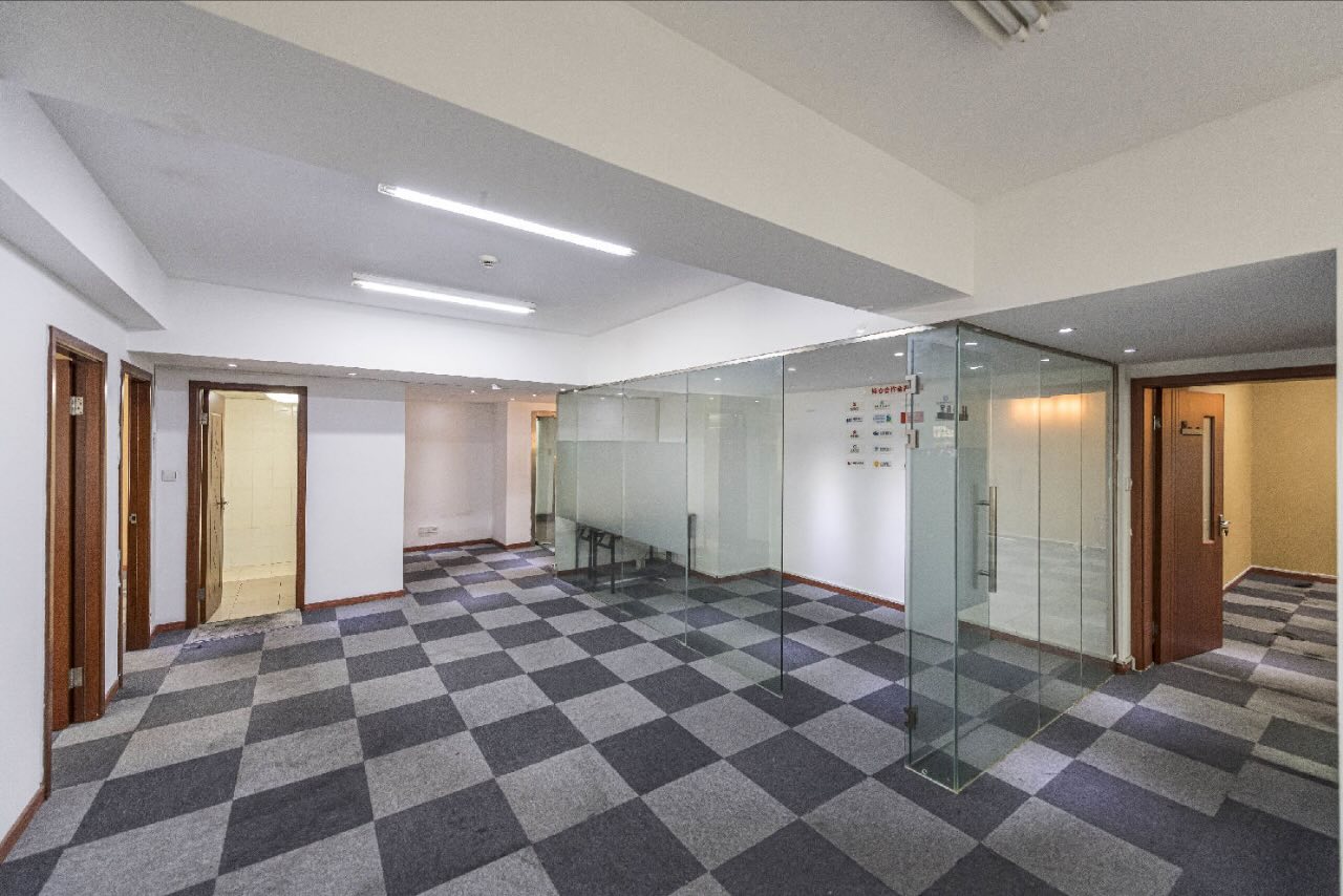 汤臣商务中心大厦八佰伴九六广场，汤臣商务中心，户型正，得房率高