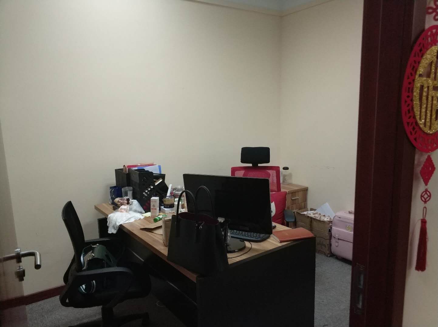 斯米克大厦精装带家具，租约灵活，随申码为绿色可以安排看房