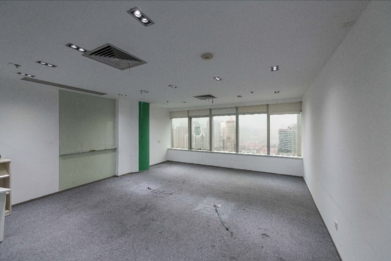 华都大厦浦东，2/4/6/9世纪大道地铁口，华都大厦