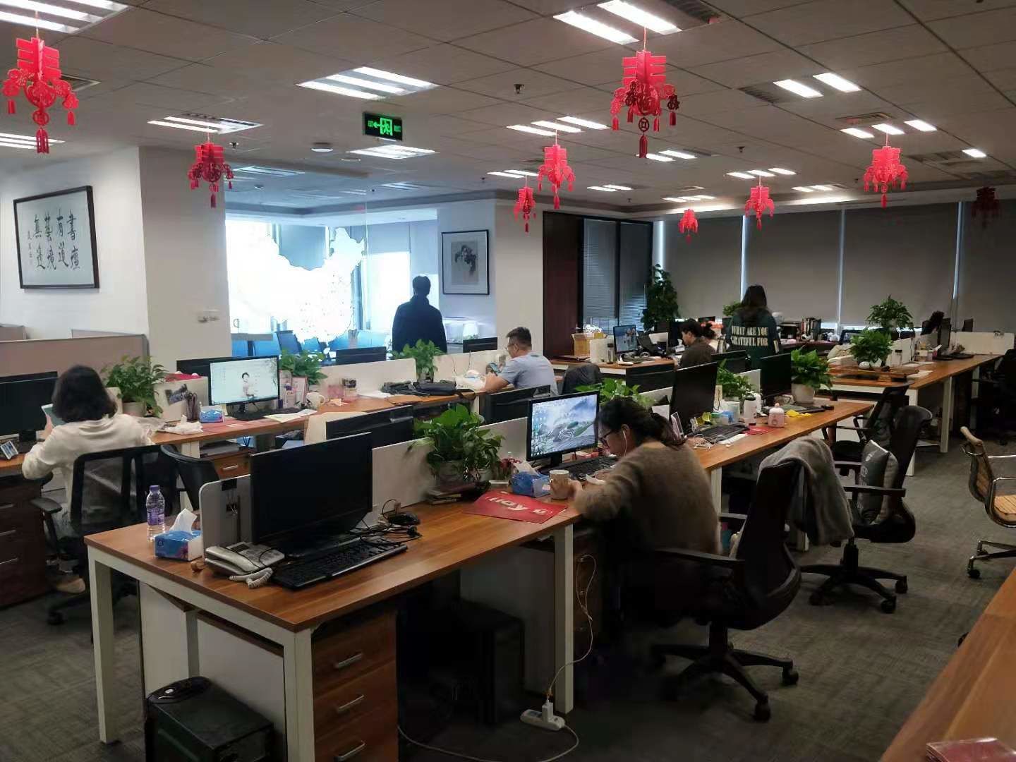 东方金融广场八佰伴 世纪大道地铁站旁 东方金融广场 精装修拎包入住