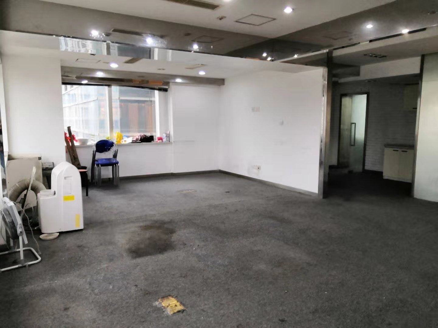 汤臣商务中心大厦通上下水，室内卫生间，行业不限