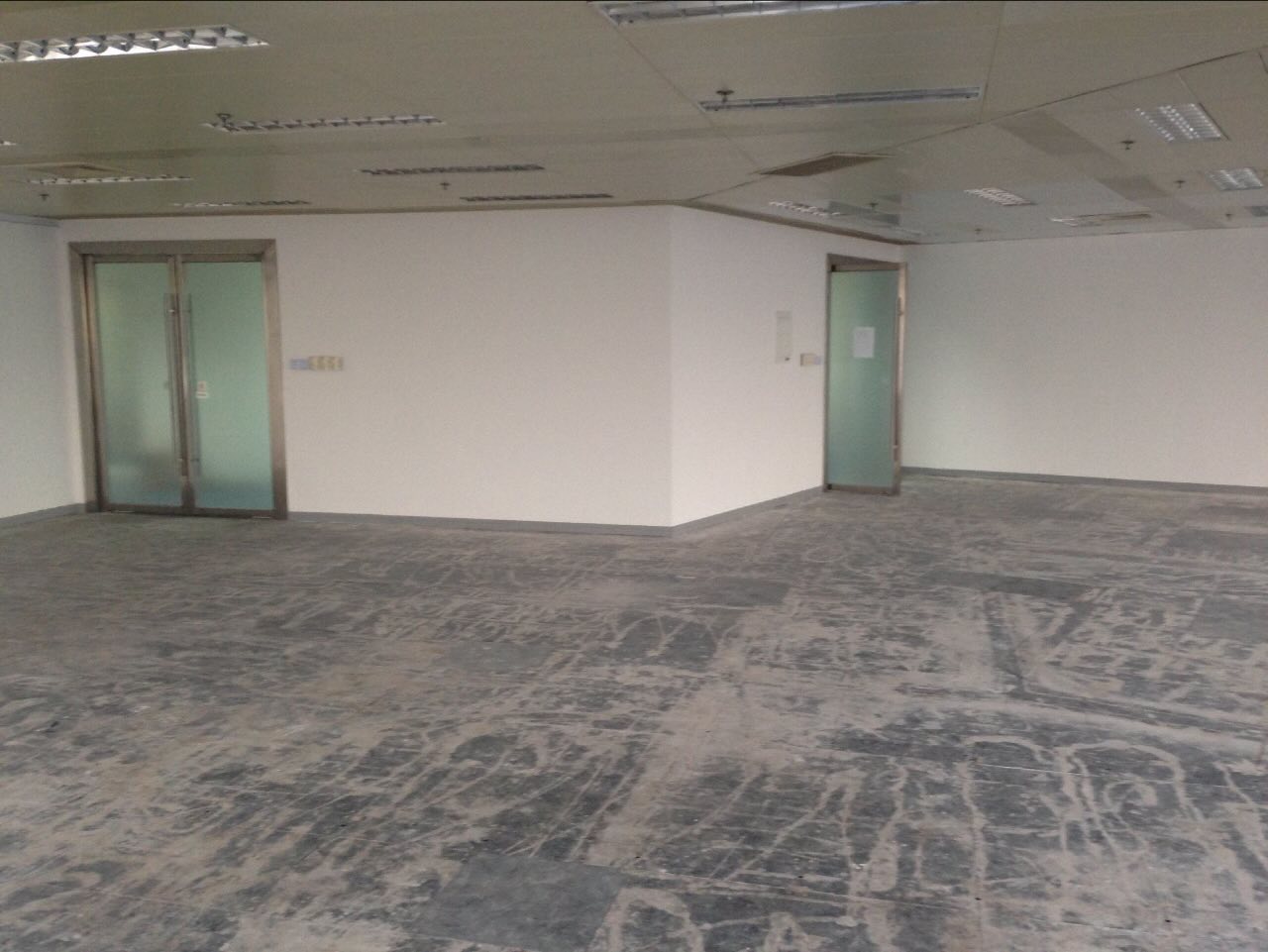 商城路地铁口282平出租，新梅联合广场，可涉外，多种面积
