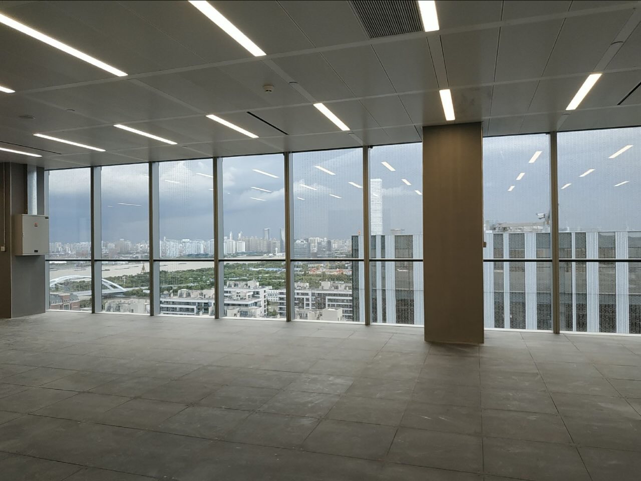 前滩世贸中心前滩区域  陆开发集团自持  整层出租  可看江景