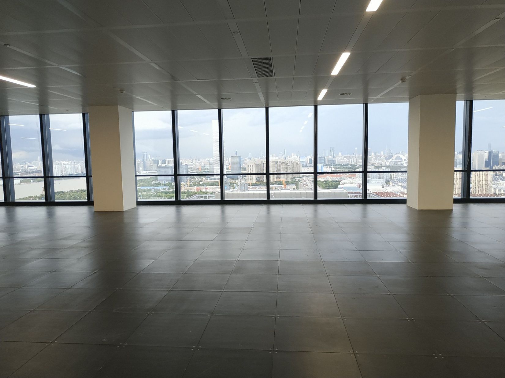 前滩世贸中心前滩区域  陆开发集团自持  整层出租  可看江景
