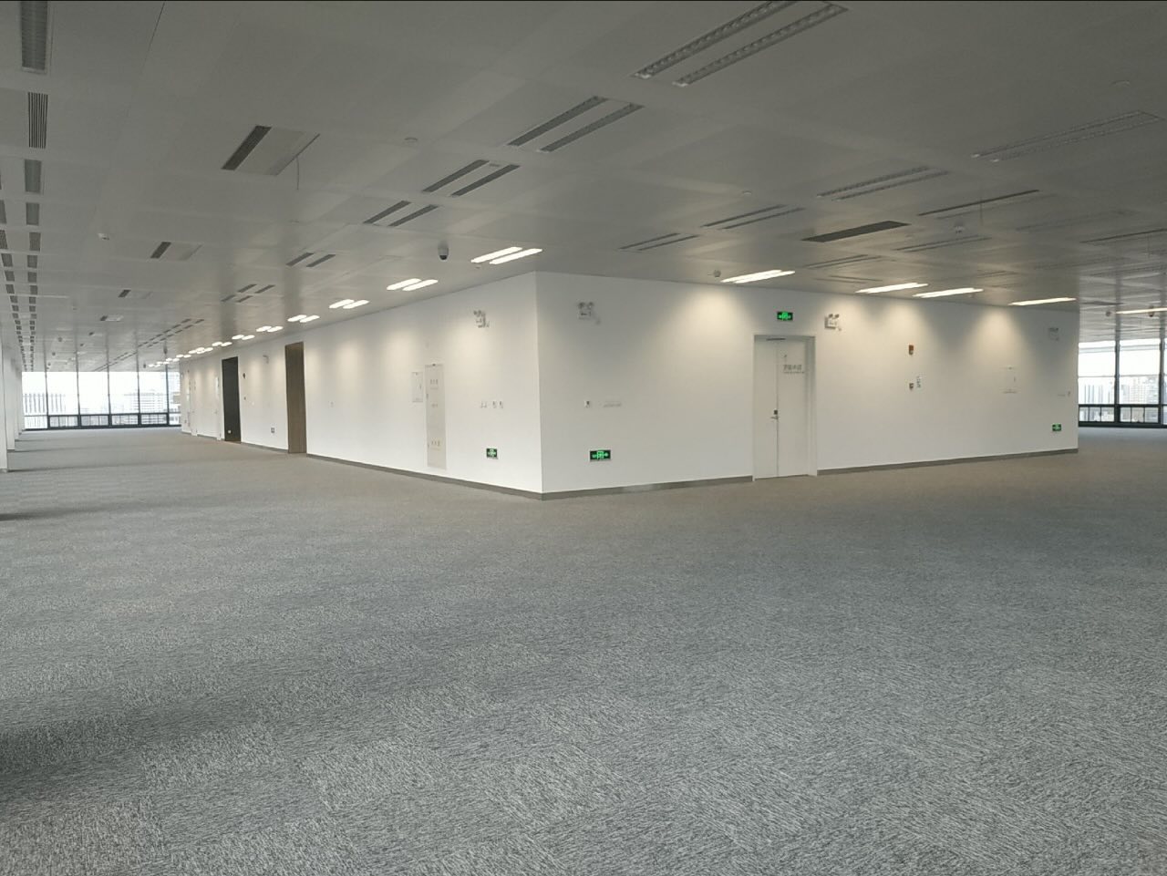 陆家嘴金融广场陆家嘴中心，陆家嘴金融广场910平出租，房型正，景观好