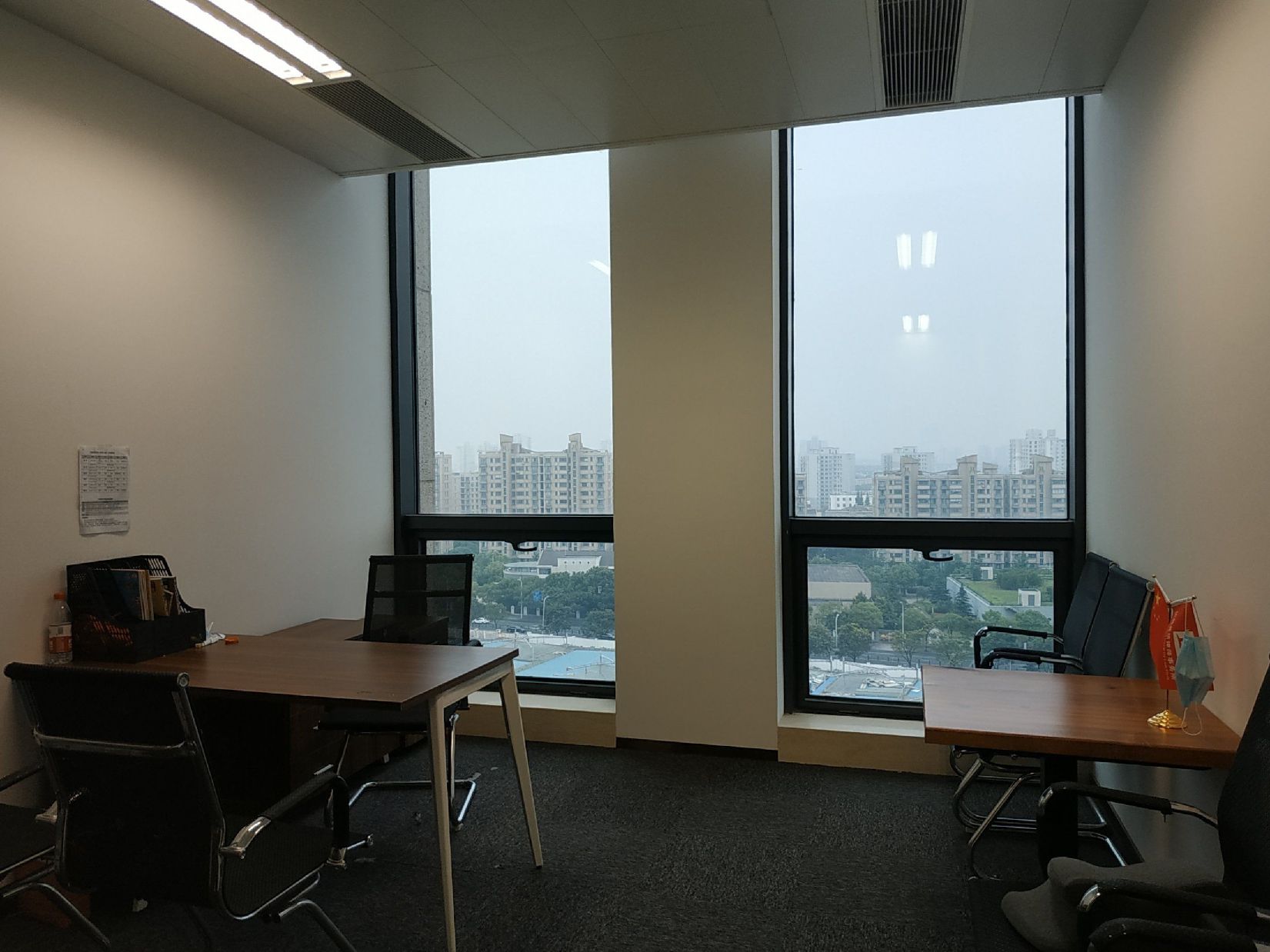 上海华电大厦豪华装修带家具，东南朝向，高区部分看江景，上海华电