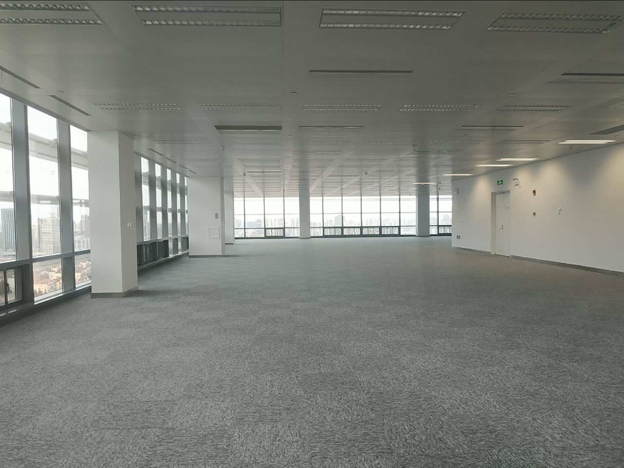 陆家嘴金融广场陆家嘴中心，陆家嘴金融广场910平出租，房型正，景观好