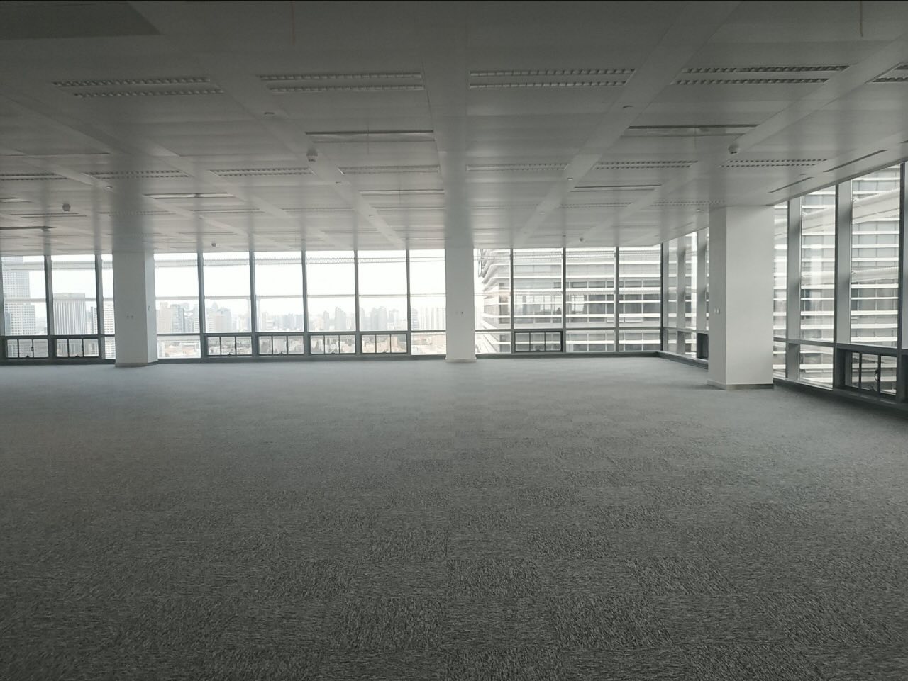 陆家嘴金融广场陆家嘴中心，陆家嘴金融广场，整层2275平，房型正，可分割