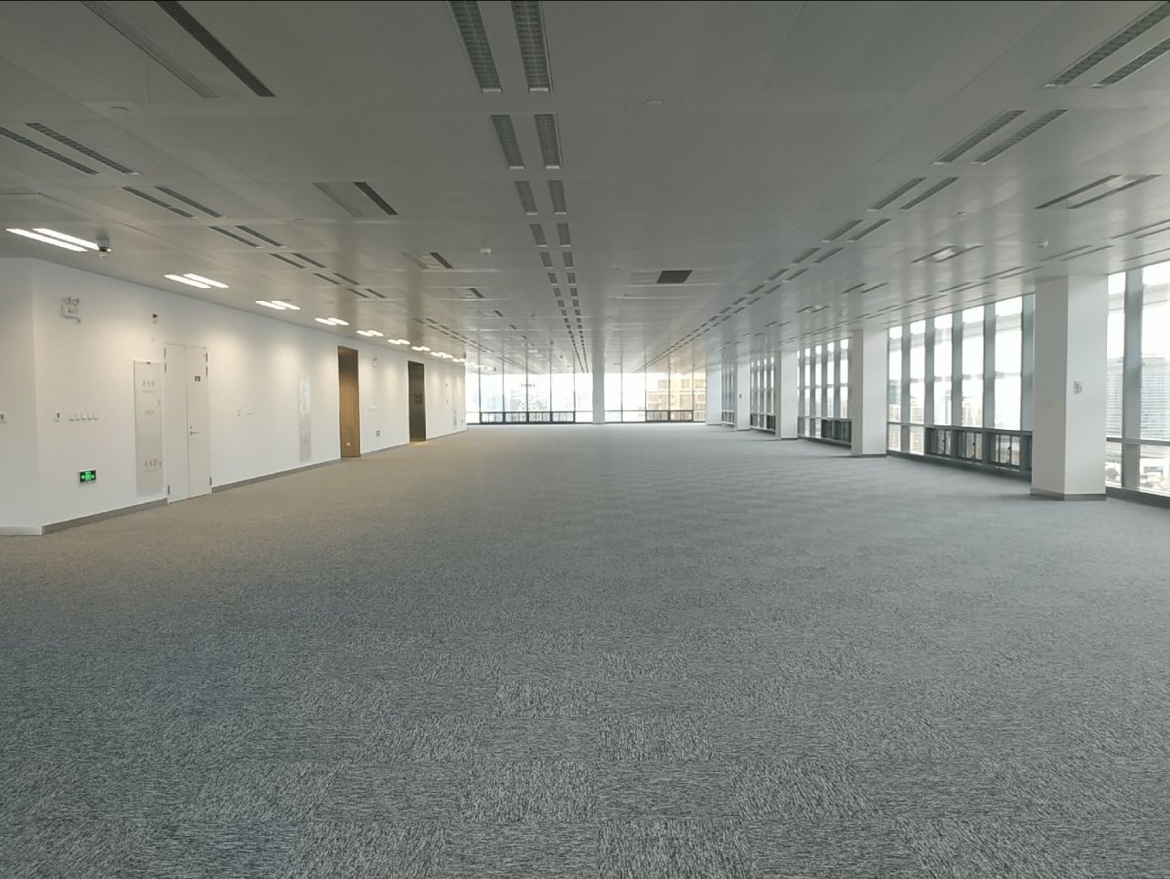 陆家嘴金融广场陆家嘴中心，陆家嘴金融广场，整层2275平，房型正，可分割