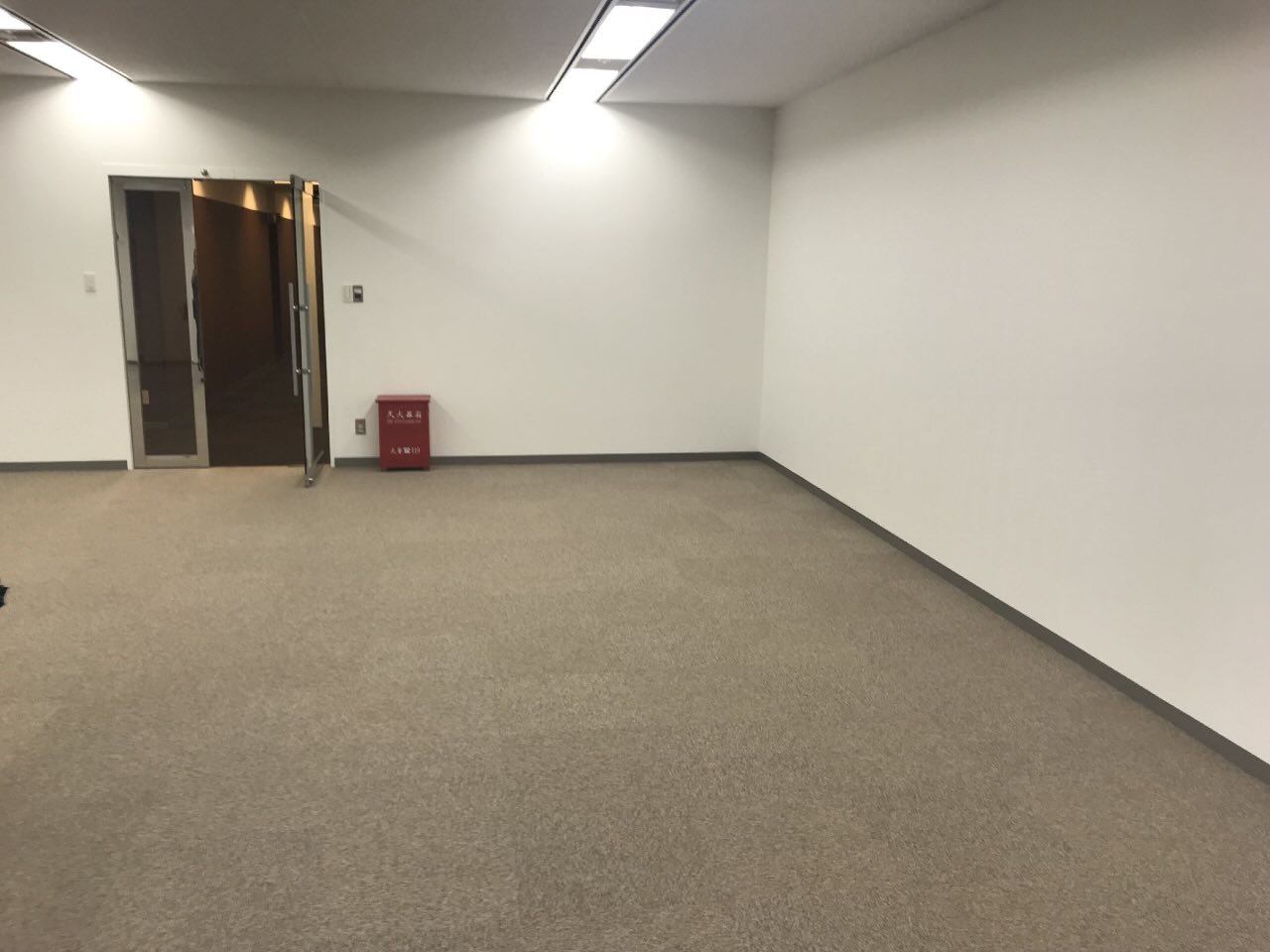 恒生银行大厦　高区正对电梯　房型方正得房率高