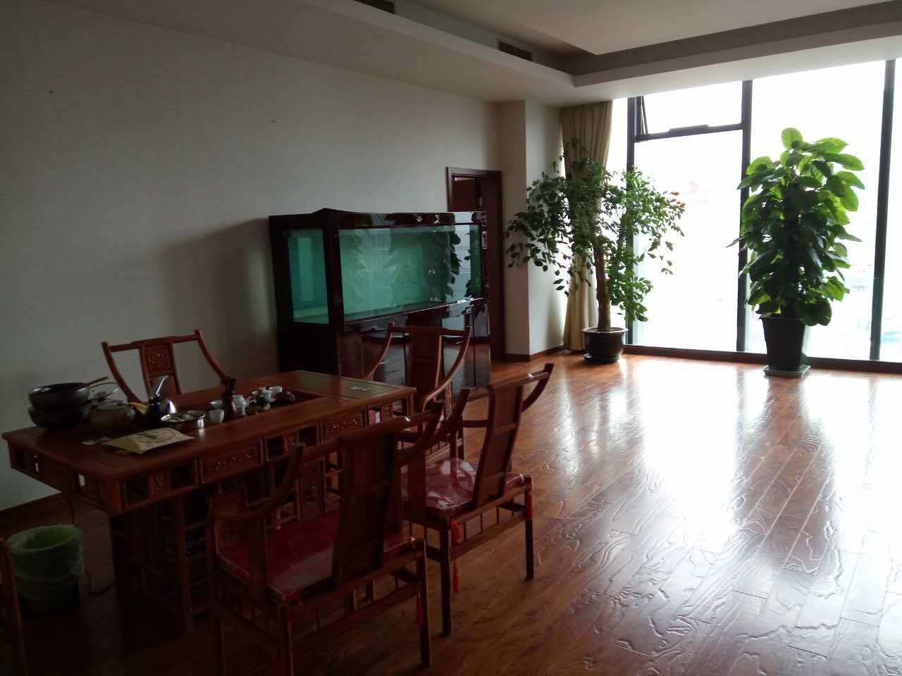 久事商务大厦黄埔南外滩，毗邻黄浦江畔，适合各类公司办公