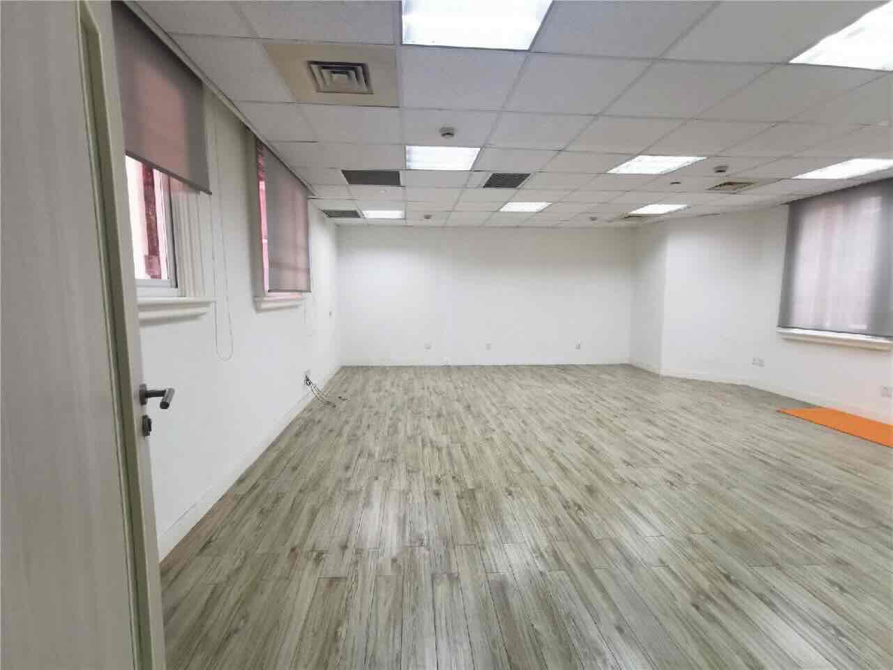 南京东路地铁站旁，历史保护建筑，独立空调，户型方正