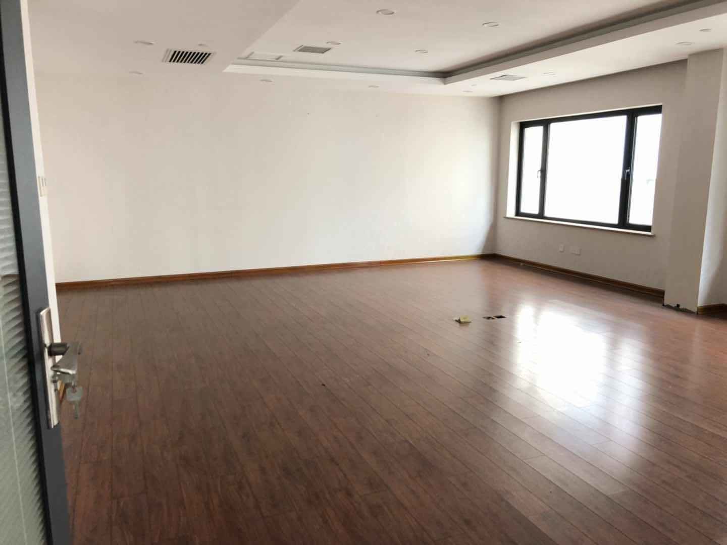 德必外滩8号400平米办公室出租_8.11元/m²/天