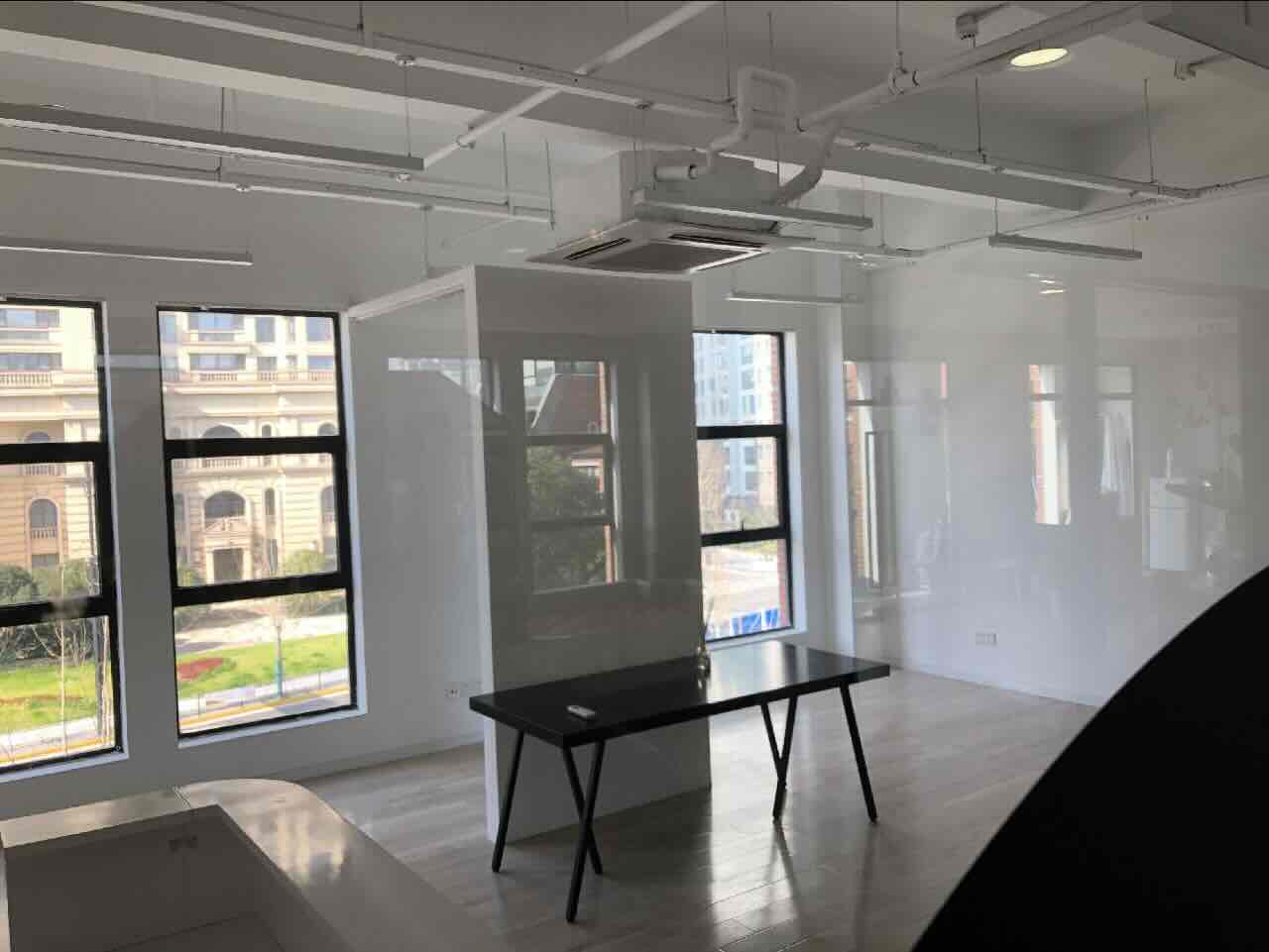 老码头创意园老码头创意园　一线江景房　多种房型可选　精装修带家具