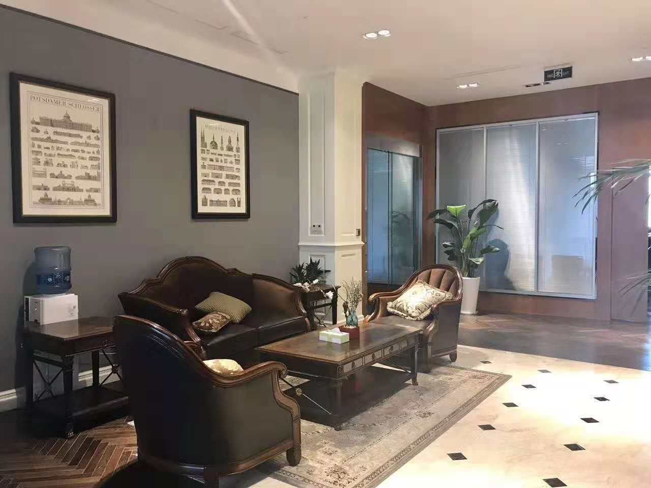外滩历史老建筑，精装带家具，整层，价格可谈。