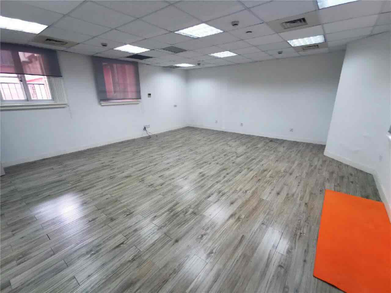 181南京东路地铁站旁，历史保护建筑，独立空调，户型方正