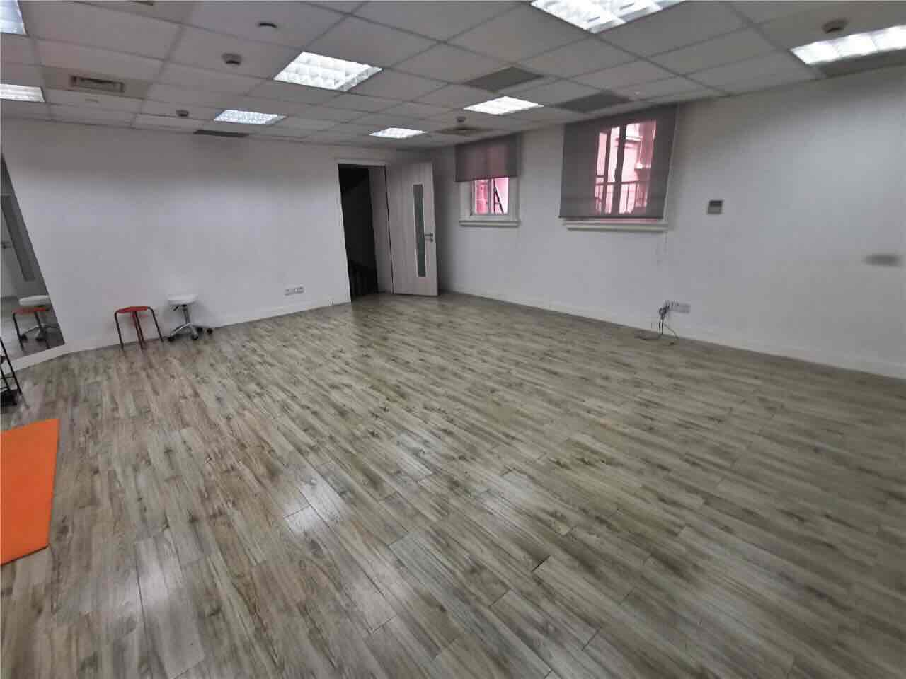 181南京东路地铁站旁，历史保护建筑，独立空调，户型方正