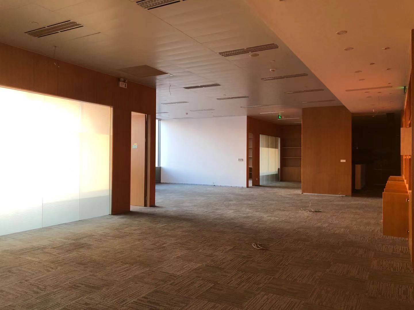金外滩国际广场黄浦区　金外滩国际广场　　182平　简装