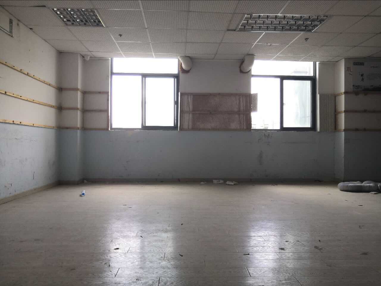 巨丰商务广场新静安（闸北） 巨丰商务广场 104平米 简装修