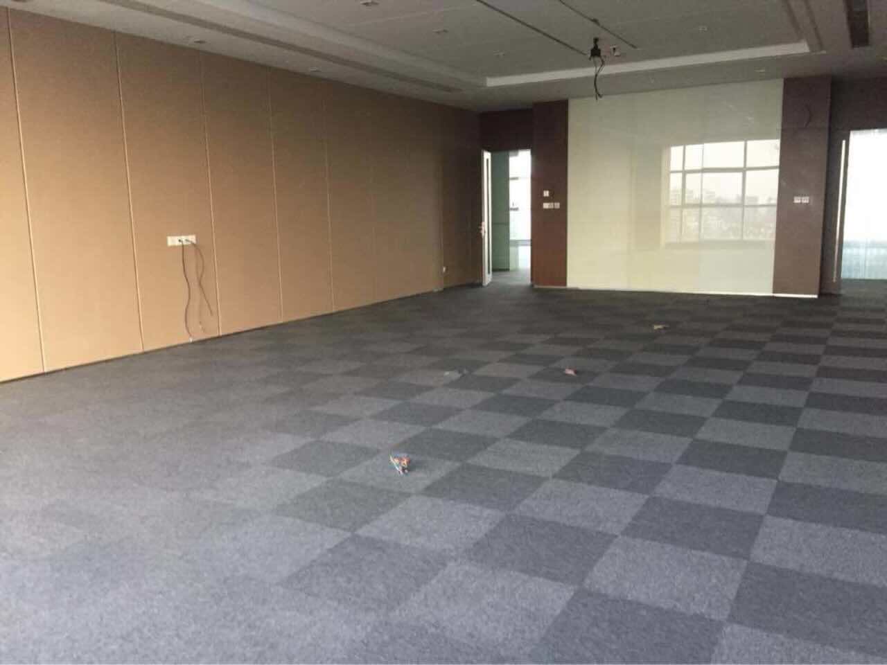 宝华国际广场142平米，近电梯口，租金优惠，随时看房