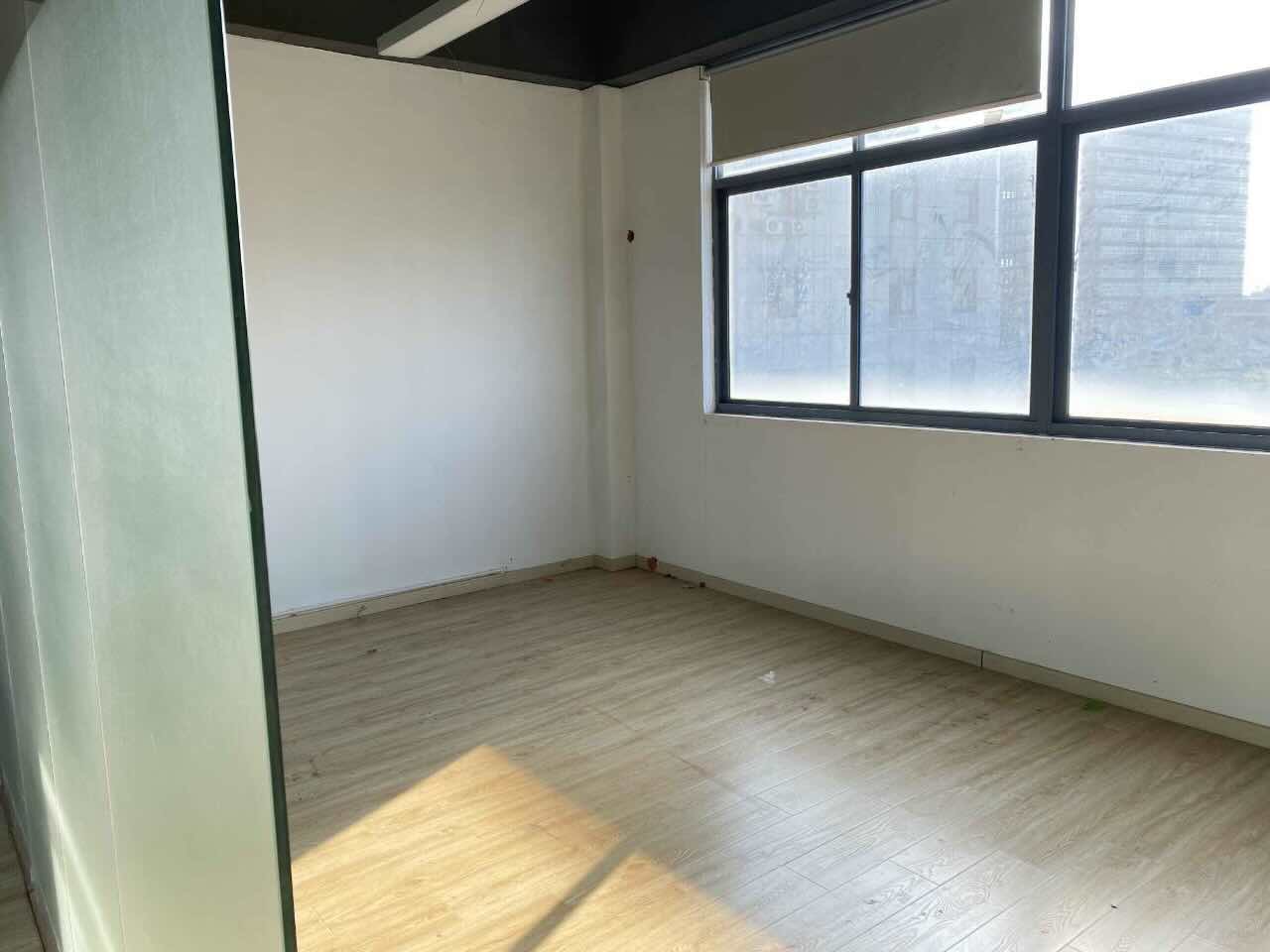 巨丰商务广场新静安（闸北） 巨丰商务广场 155平米 精装修