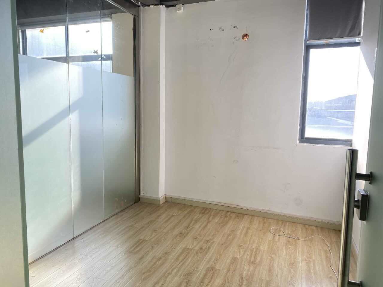 巨丰商务广场新静安（闸北） 巨丰商务广场 155平米 精装修