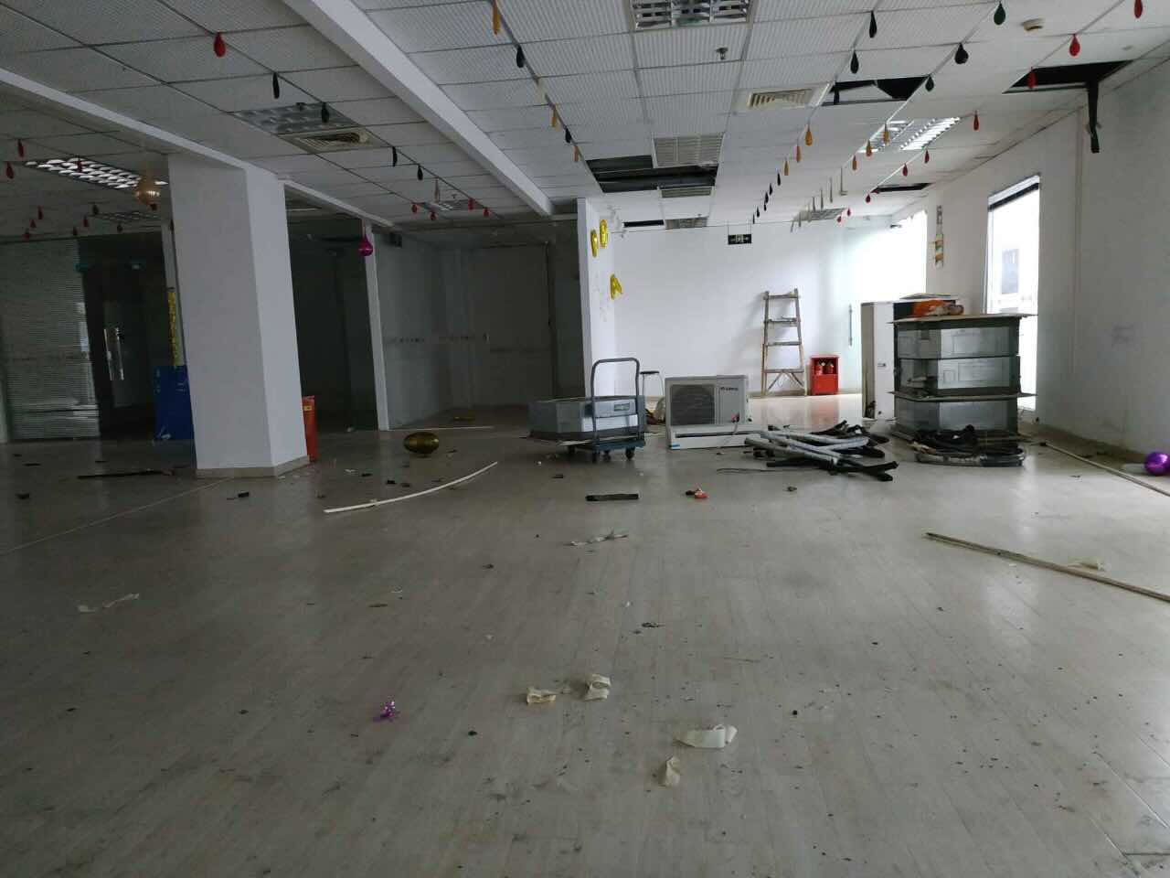 新静安（闸北） 巨丰商务广场 330平米 简装修